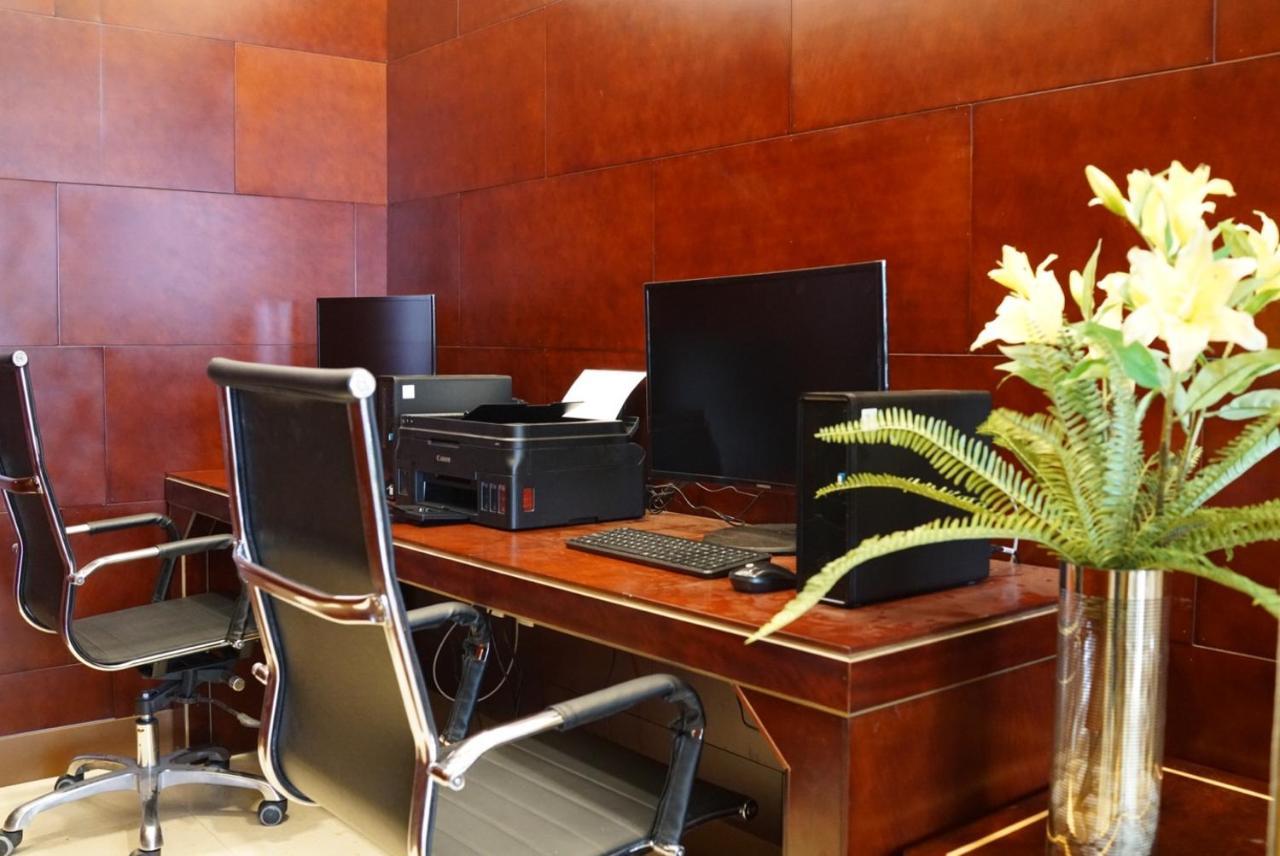 Goldone Hotel & Suites Сеогвипо Екстериор снимка