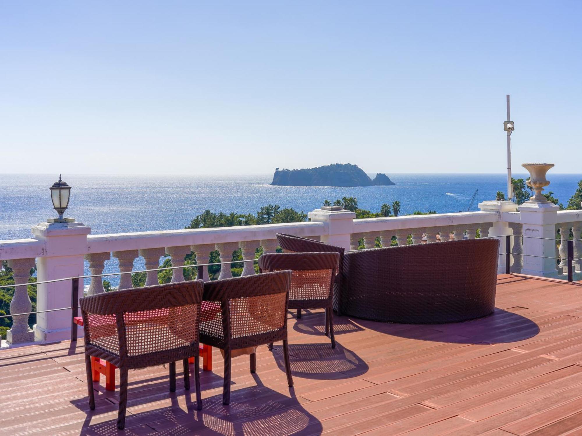 Goldone Hotel & Suites Сеогвипо Екстериор снимка