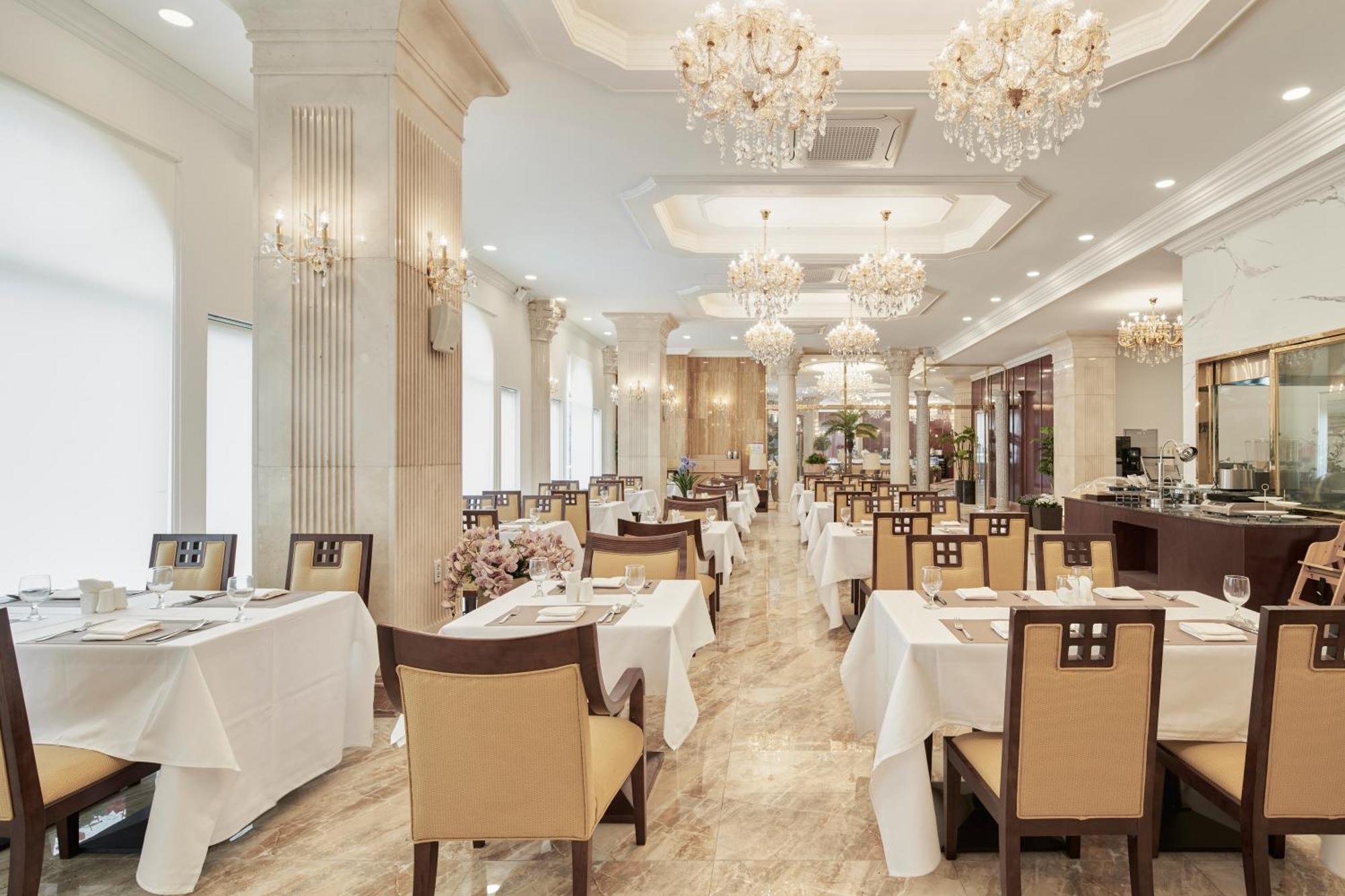 Goldone Hotel & Suites Сеогвипо Екстериор снимка
