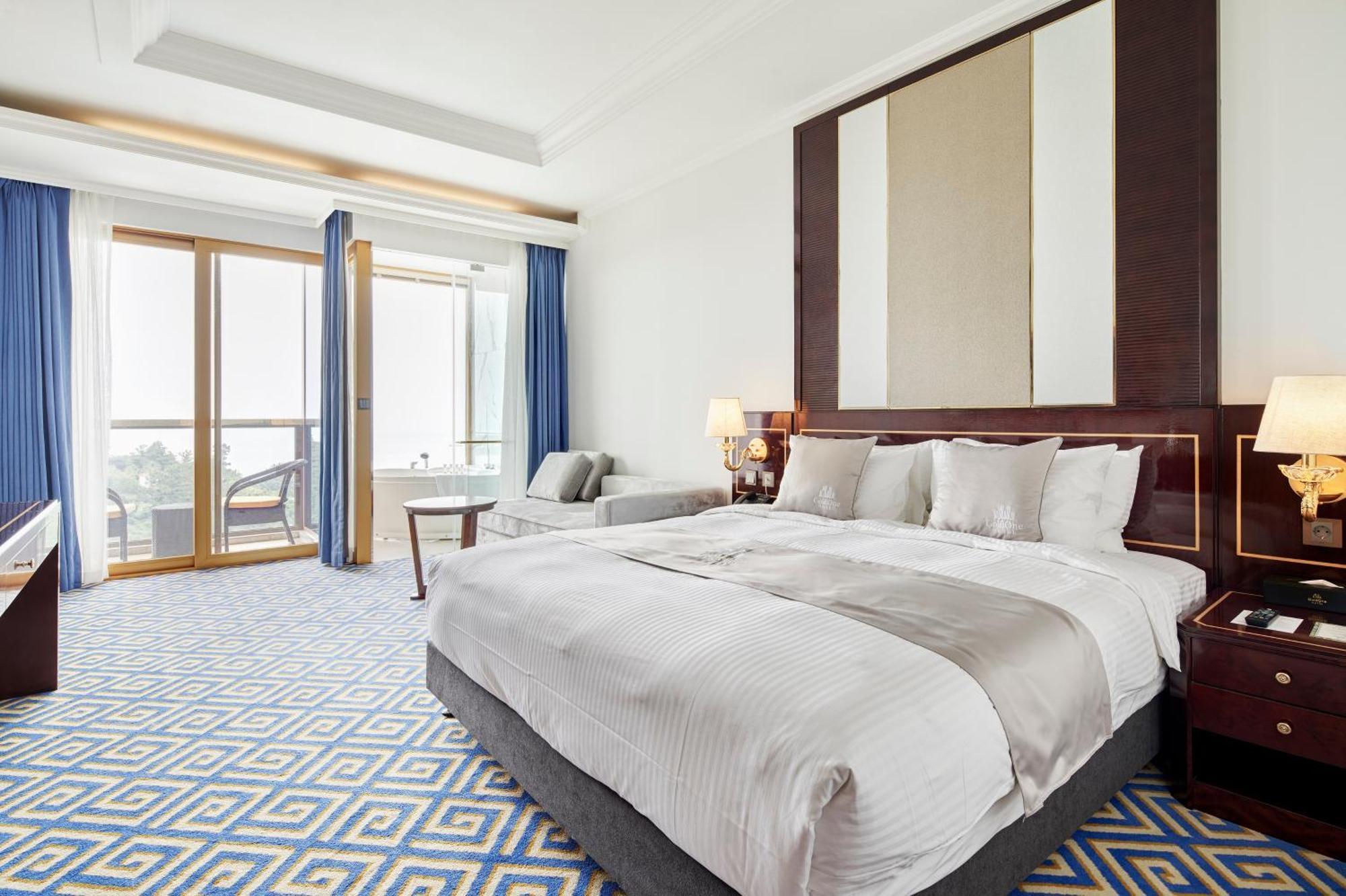Goldone Hotel & Suites Сеогвипо Екстериор снимка