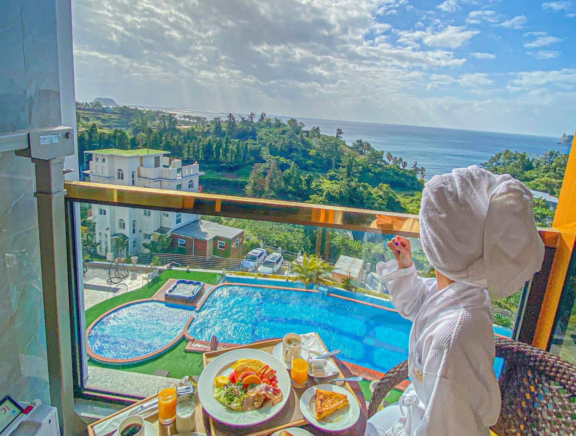 Goldone Hotel & Suites Сеогвипо Екстериор снимка