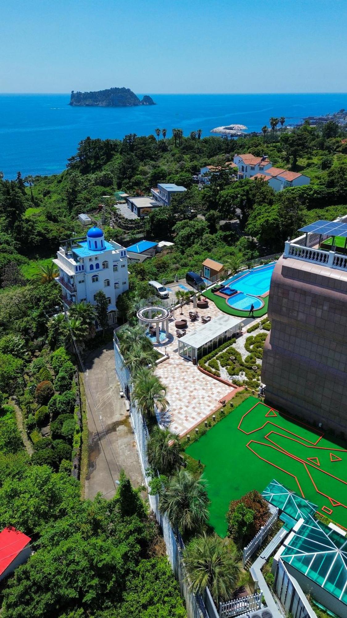 Goldone Hotel & Suites Сеогвипо Екстериор снимка