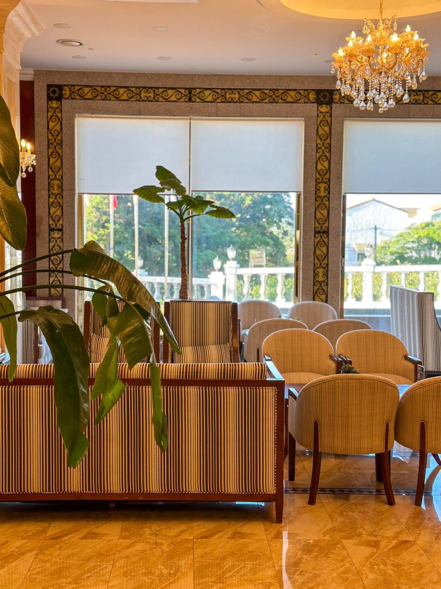Goldone Hotel & Suites Сеогвипо Екстериор снимка