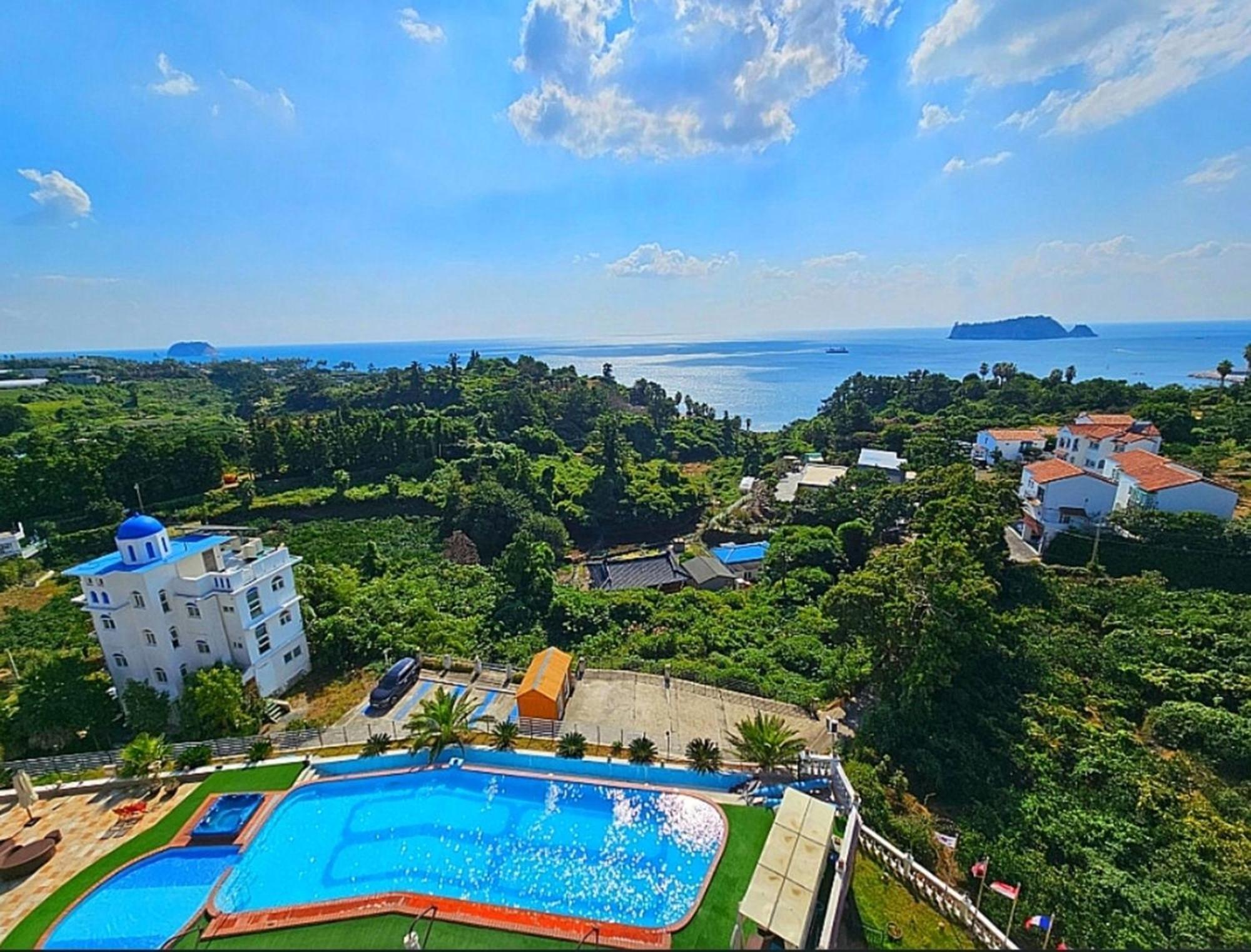 Goldone Hotel & Suites Сеогвипо Екстериор снимка