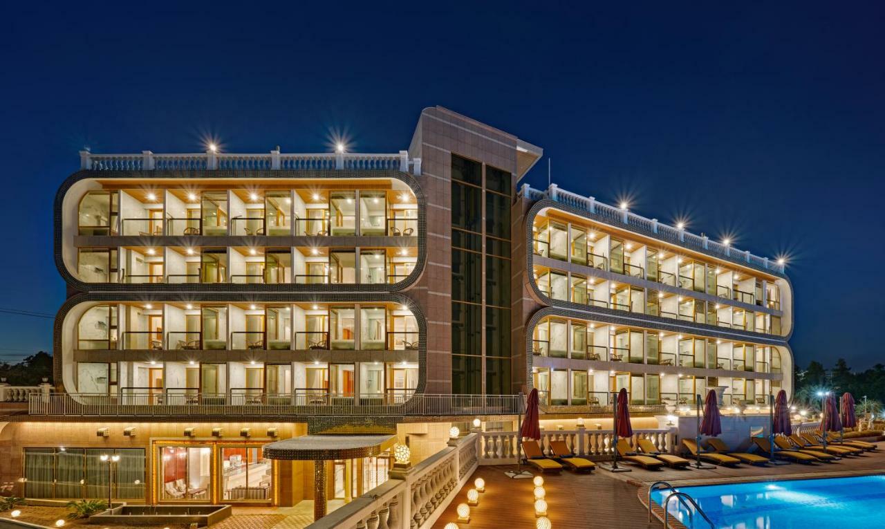 Goldone Hotel & Suites Сеогвипо Екстериор снимка