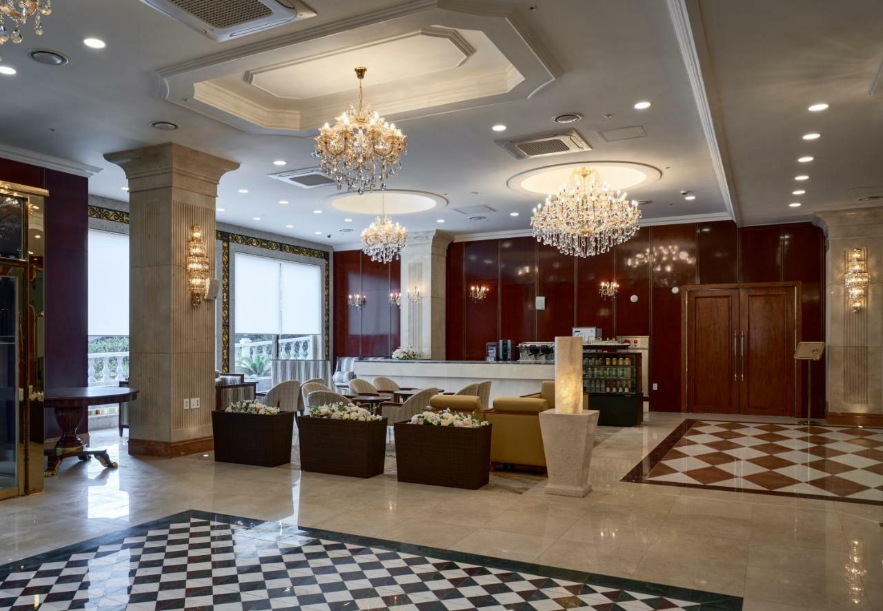 Goldone Hotel & Suites Сеогвипо Екстериор снимка