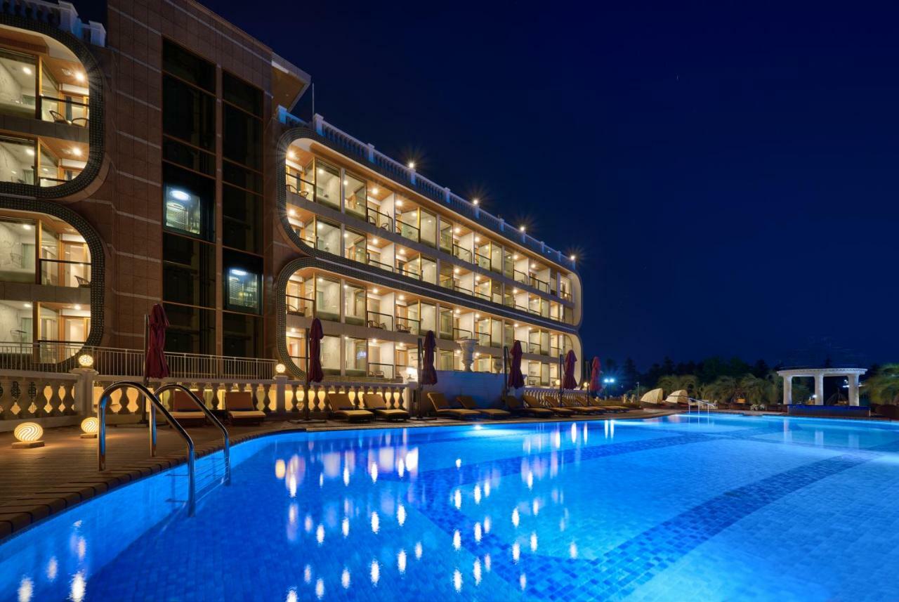 Goldone Hotel & Suites Сеогвипо Екстериор снимка
