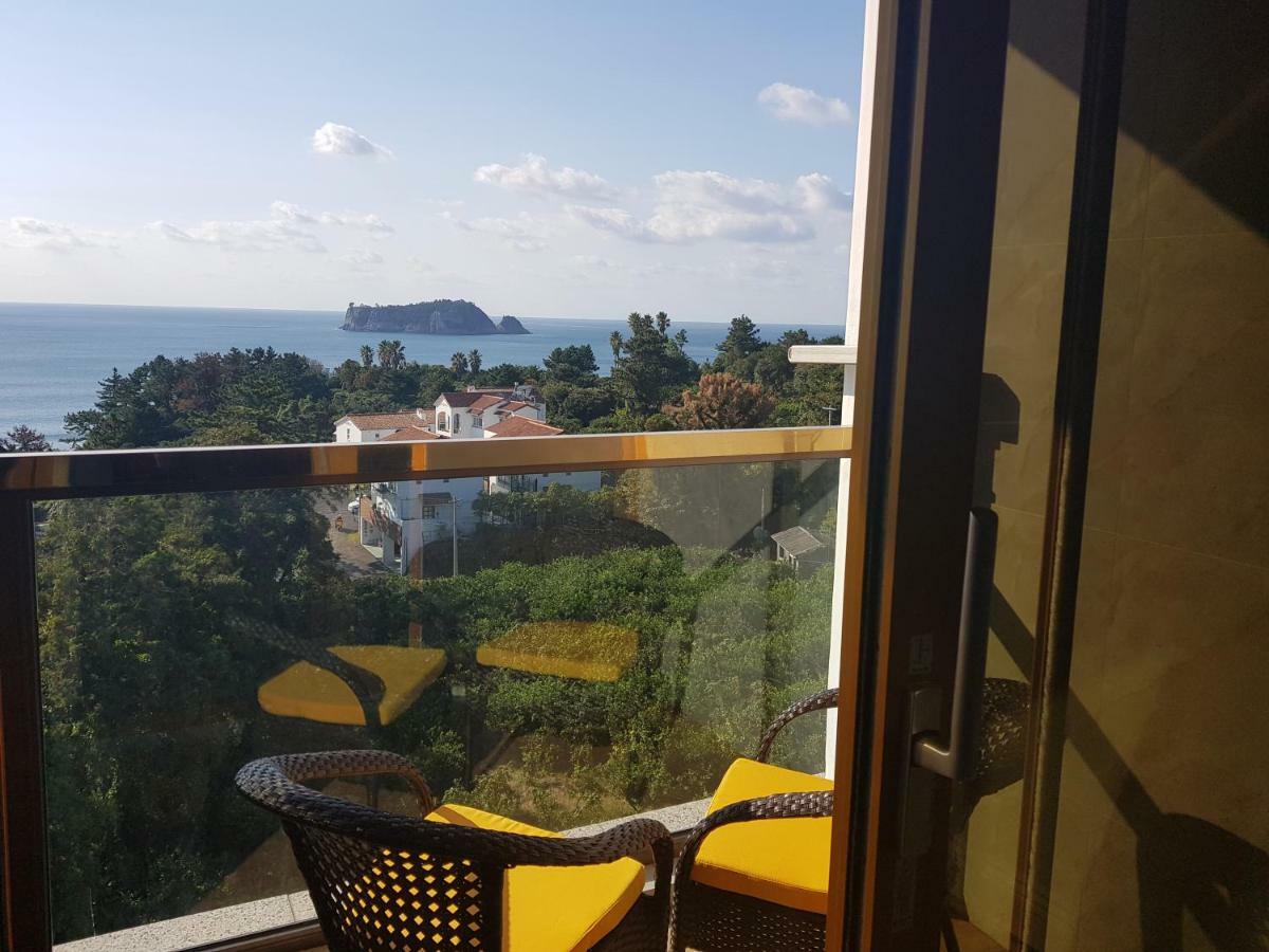 Goldone Hotel & Suites Сеогвипо Екстериор снимка