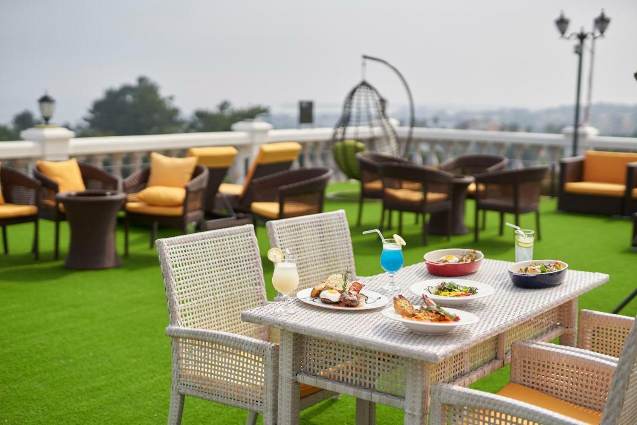 Goldone Hotel & Suites Сеогвипо Екстериор снимка