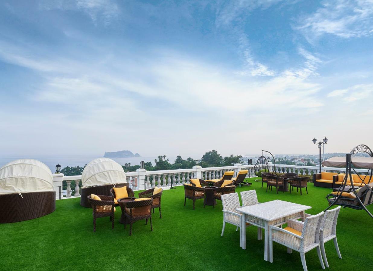 Goldone Hotel & Suites Сеогвипо Екстериор снимка