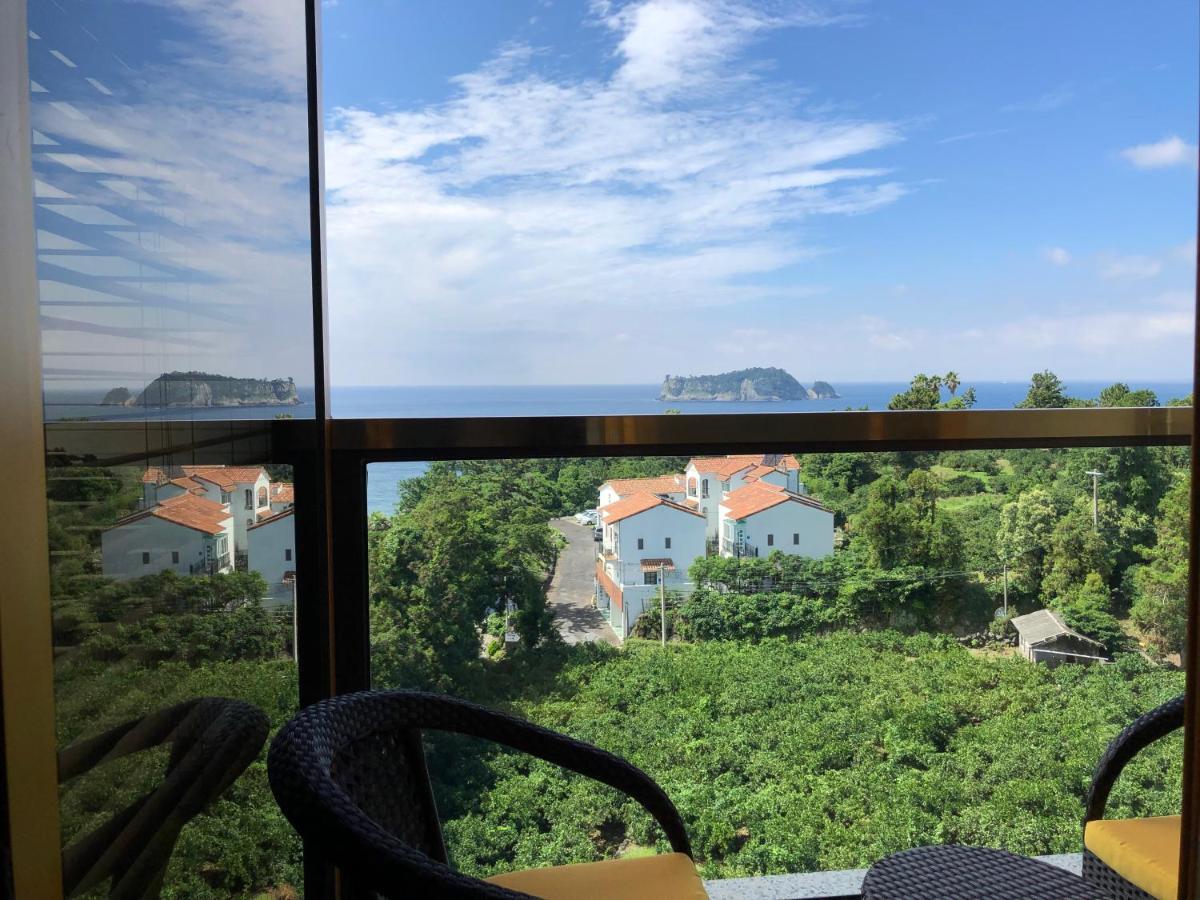 Goldone Hotel & Suites Сеогвипо Екстериор снимка